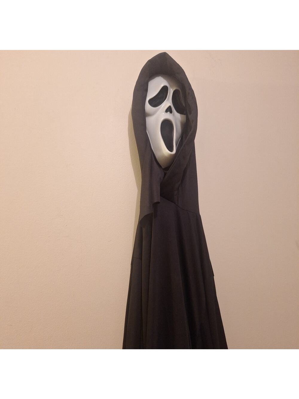 Scream Ghostface Fun World Halloween Mask With Long Cape